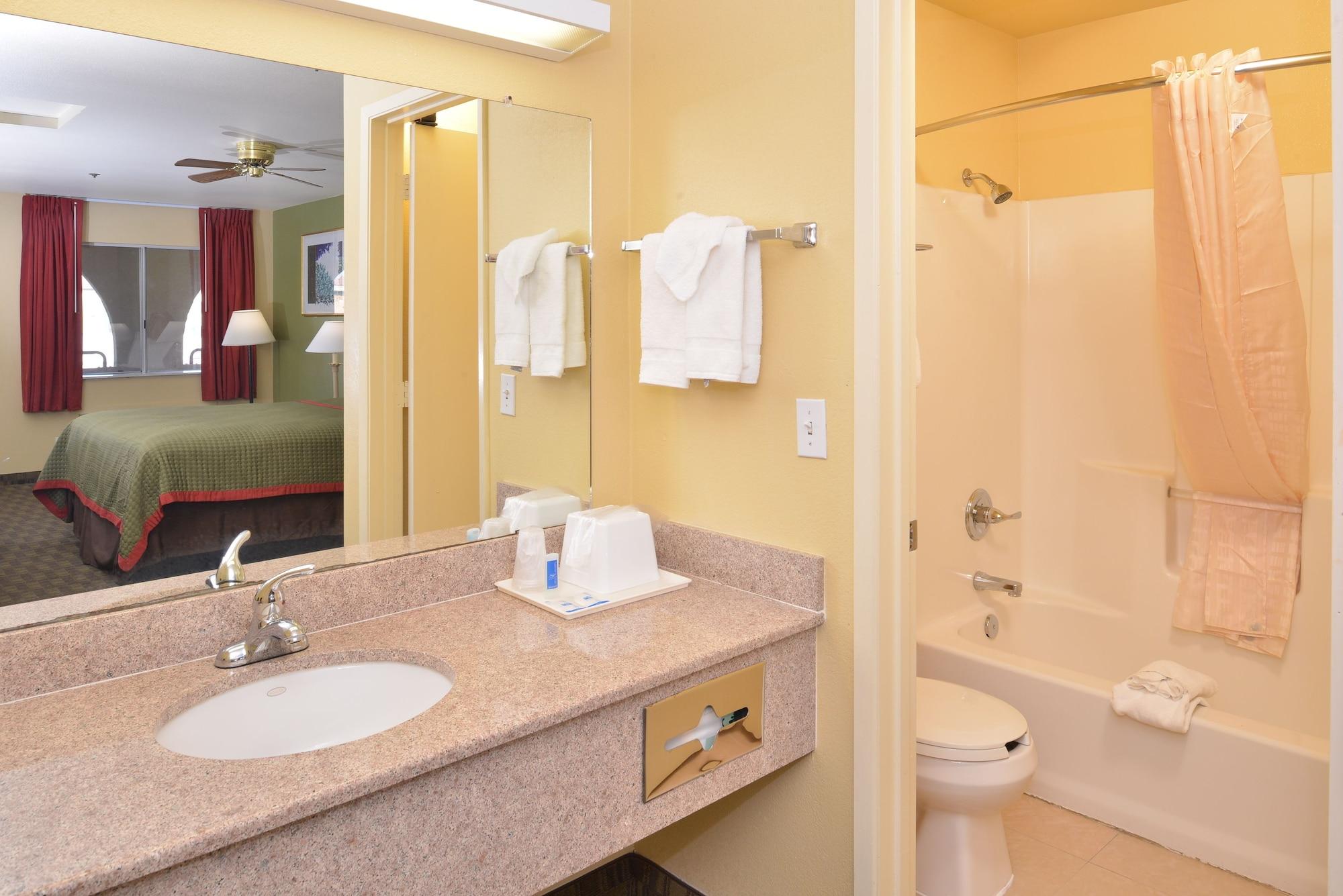 Rodeway Inn Делано Экстерьер фото