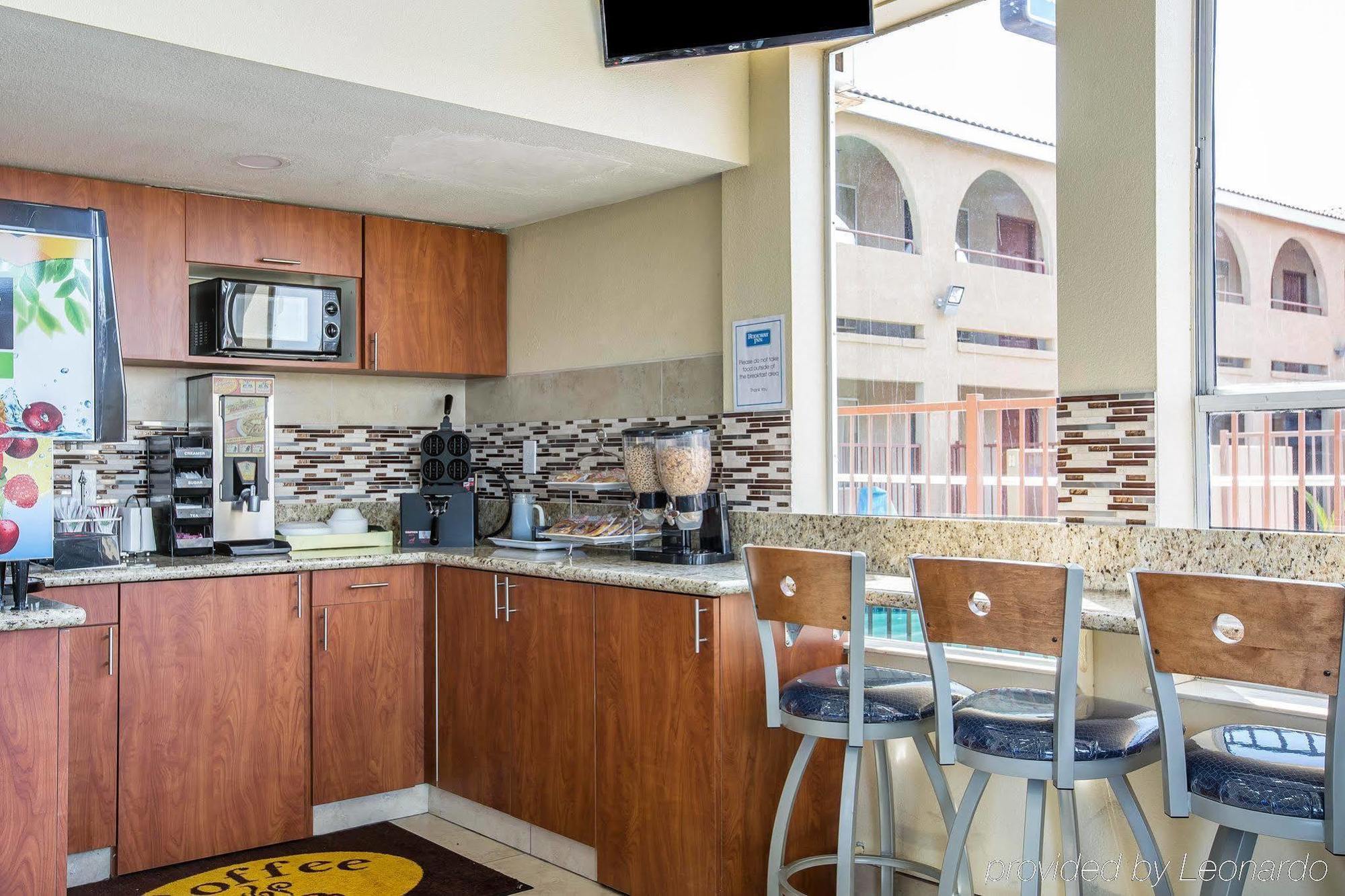 Rodeway Inn Делано Экстерьер фото